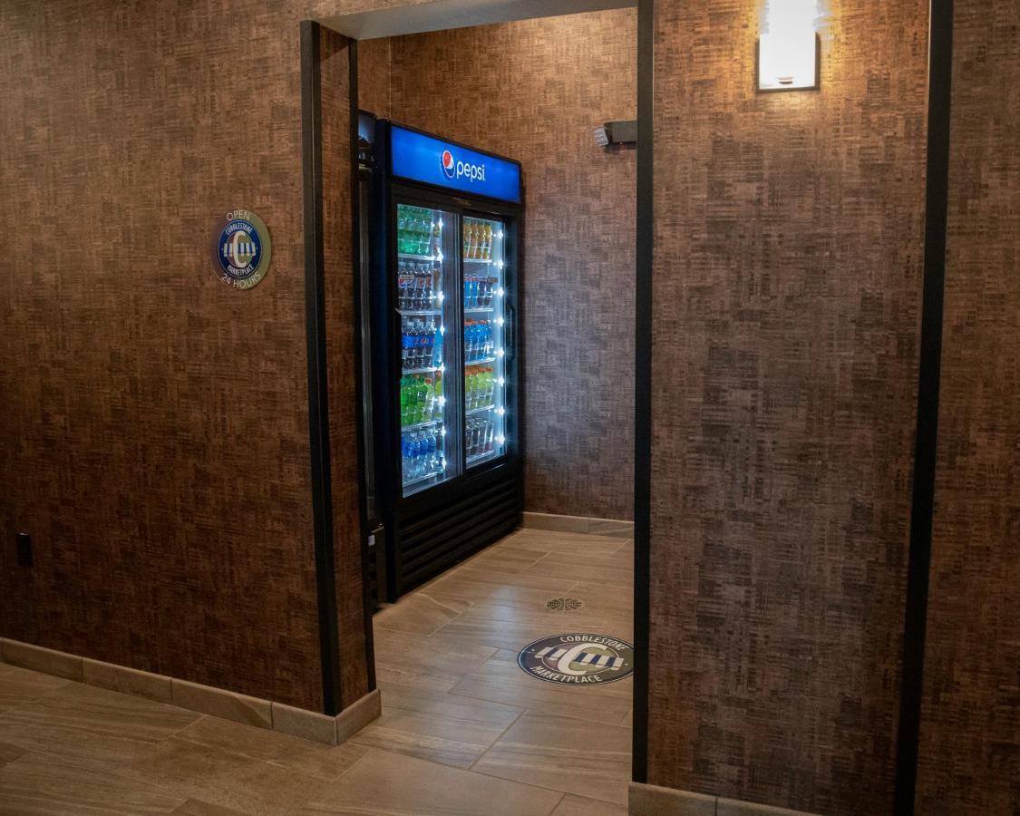 Cobblestone Hotel & Suites - Two Rivers Eksteriør bilde